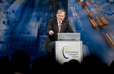 Bundespräsident Horst Köhler während einer Rede auf dem Internationalen Weltverkehrsforum.